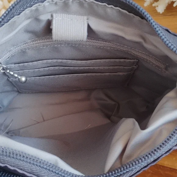 Baggallini 💥NWT💥 Joey Grey Camouflage Messenger Bag. - Picture 9 of 12